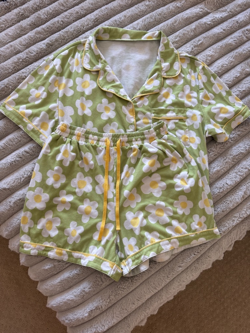 Green Daisy Print Two-Piece Sleep Set